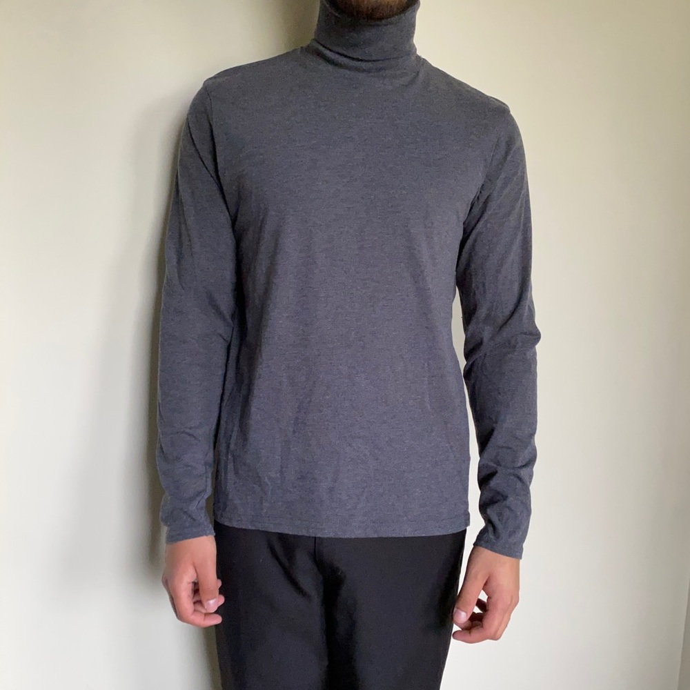 THREADBARE Turtleneck